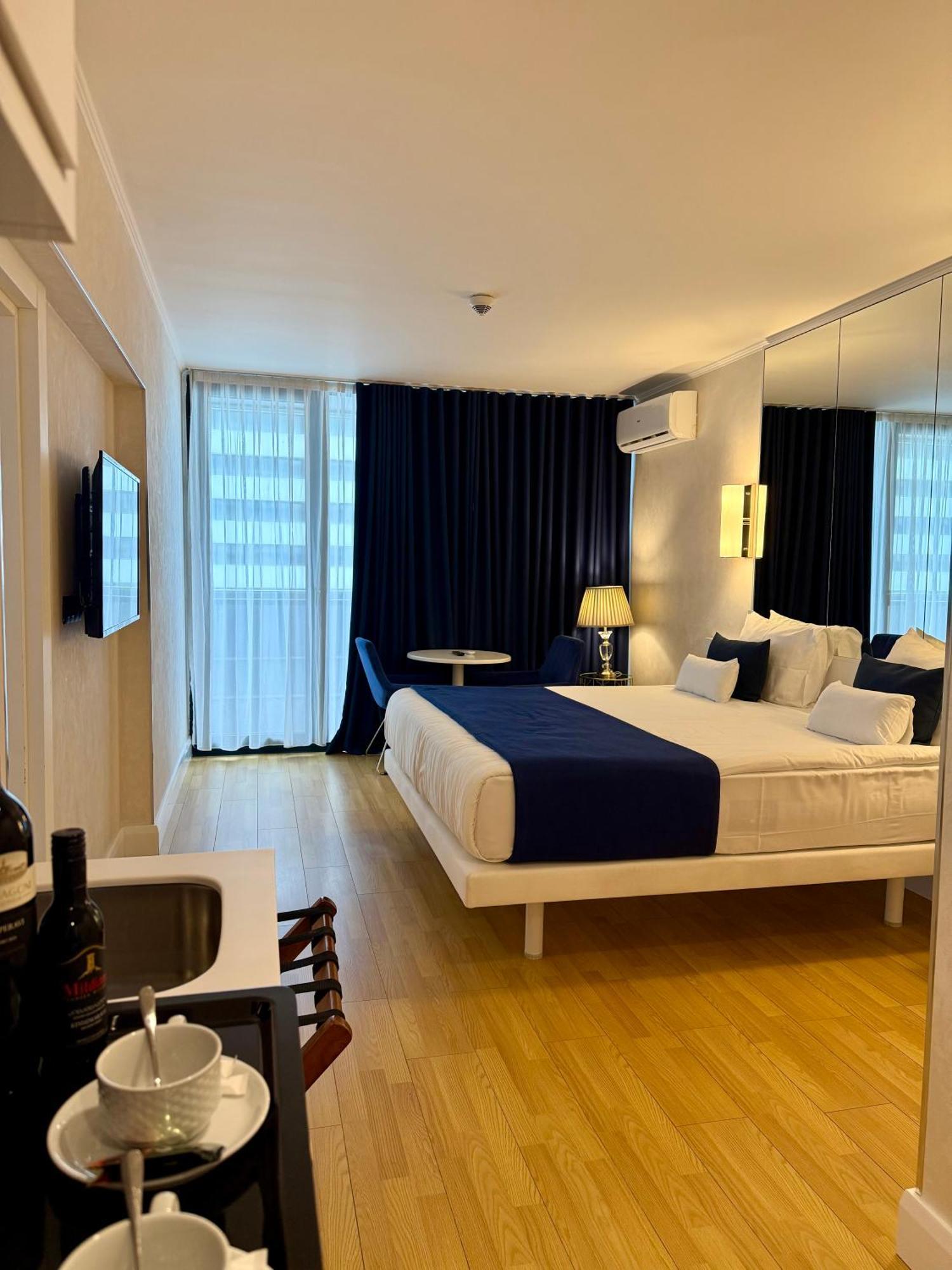 Seaside Vip Hotel Батуми Екстериор снимка