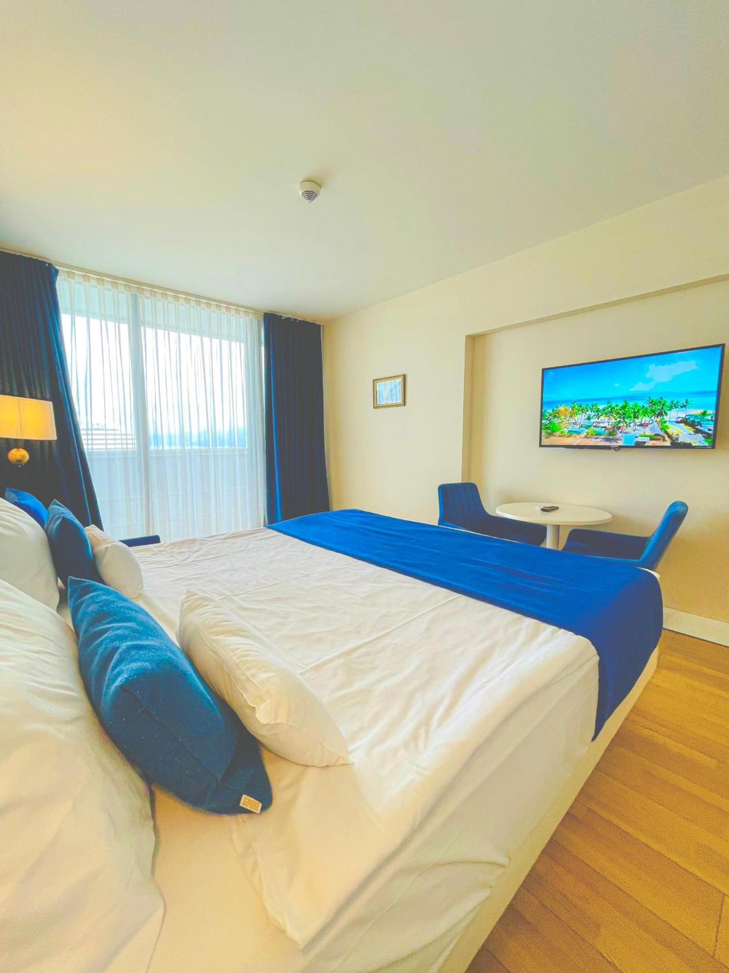 Seaside Vip Hotel Батуми Екстериор снимка