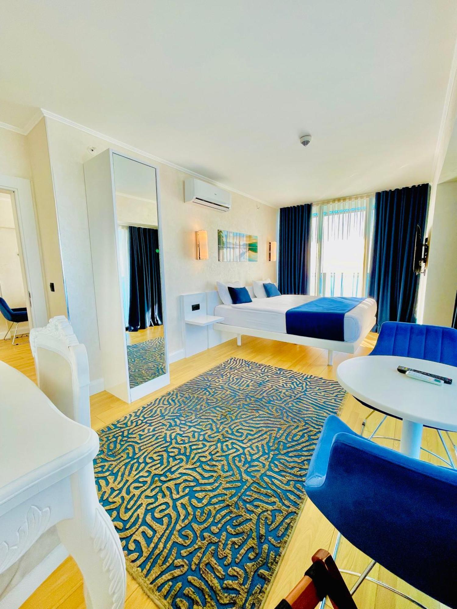 Seaside Vip Hotel Батуми Екстериор снимка